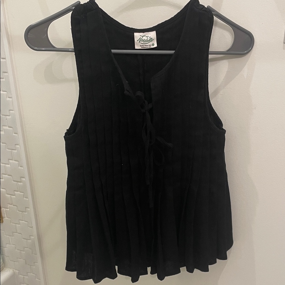 Knitters Elegant Black Pleated Tank Top
